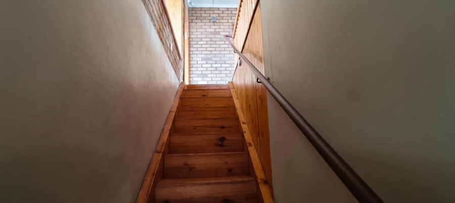 5 Bedroom Property for Sale in Pellissier Free State